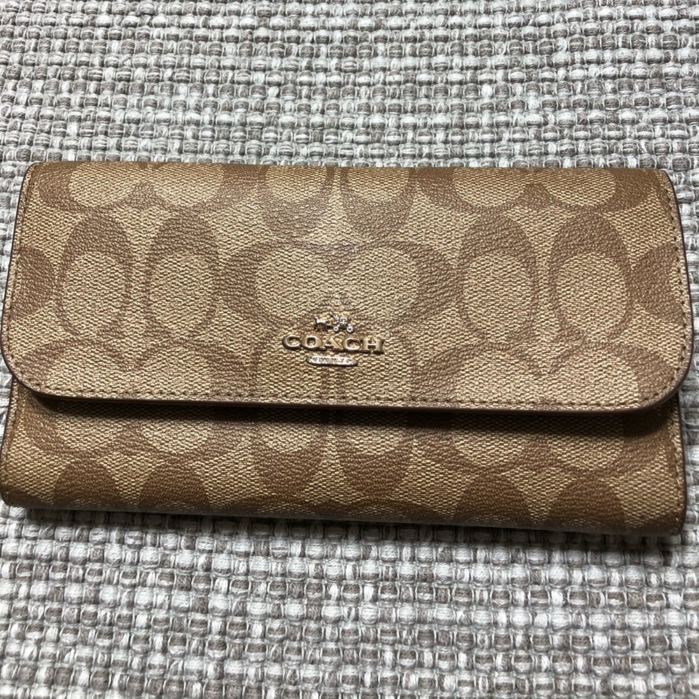 Beautiful Classic Coach Wallet and Checkbook 💗